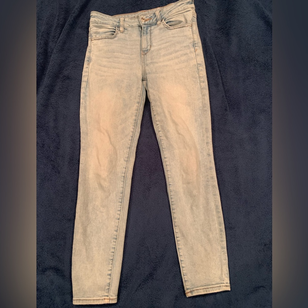 American Eagle Jeans. Skinny Jeans, light washed. Size 8, short